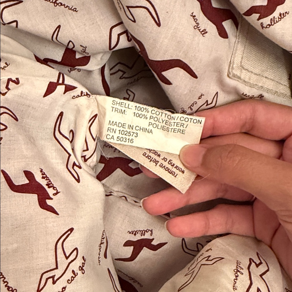 Hollister Canvas Tote - Picture 6 of 9